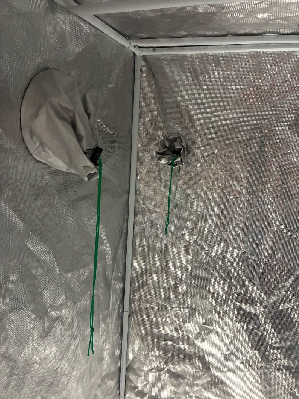 Hydroponic Indoor Garden Grow Tent - Mars Hydro 70x70x160cm ((Reflective Mylar) - Picture 11 of 14